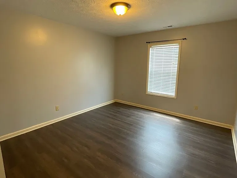 1016 Locust Ct — Photo 15