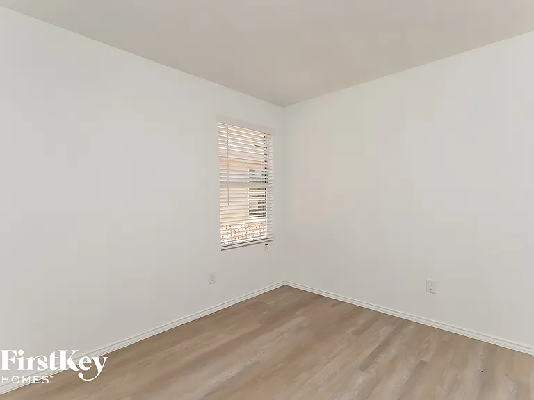 10643 Erinita Way — Photo 10