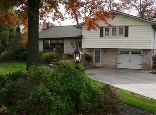 23 E Swartzville Rd, Denver, PA 17517