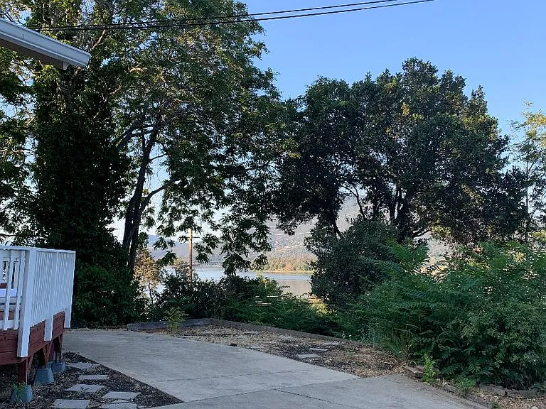 Glenhaven Dr — Photo 18