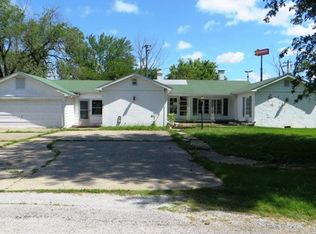 1218 Barton St, Eldorado, IL 62930