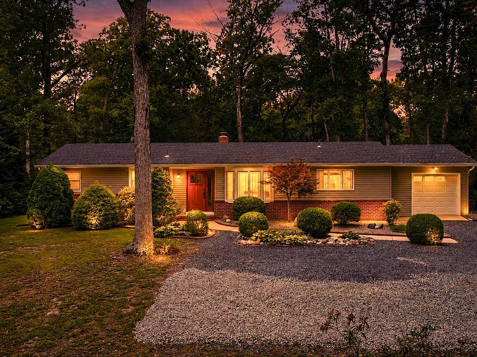 1st image of 213 Ridge Rd