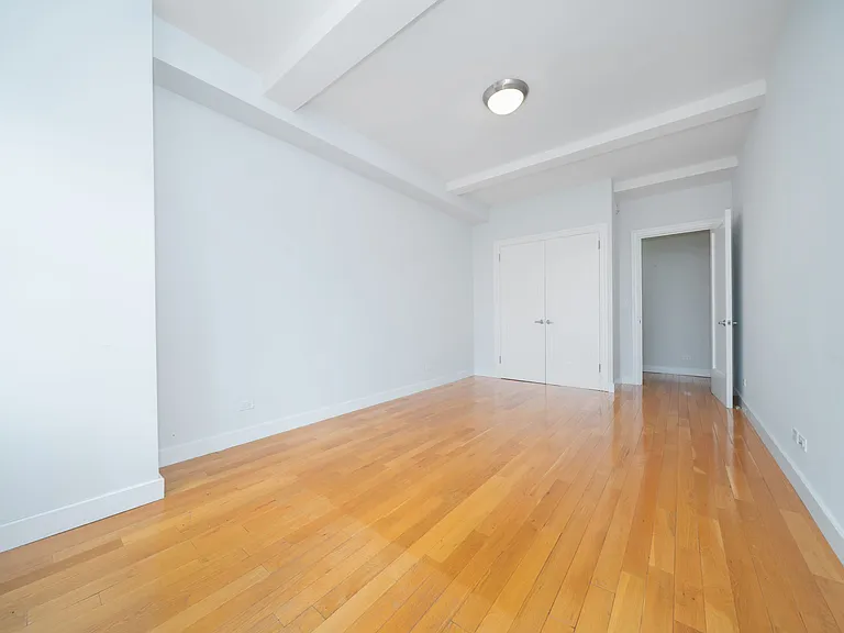 400 E 57th St #17L — Photo 9