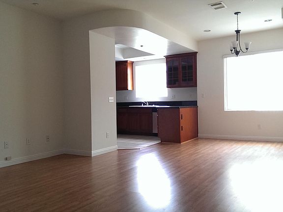 5th image of 9328 Somerset Blvd