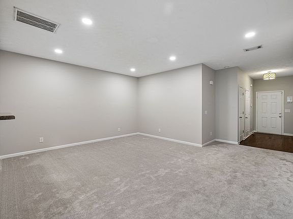 4th image of 1424 Beech Grove Way
