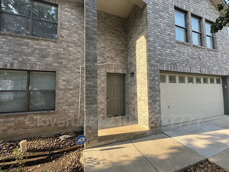 4 bed, 2.5 bath, 2300 sqft, $1,997 — Photo 2