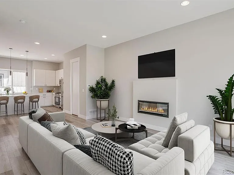 6009 Benton St — Photo 2