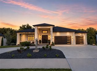8685 NE Shoal Creek Valley Dr, Kansas City, MO 64157