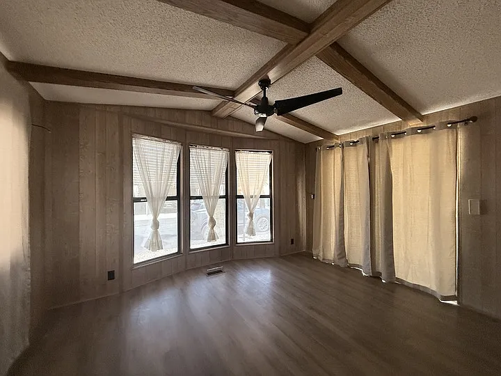 Broadway Estates — Photo 3
