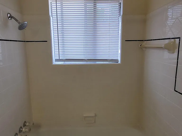 Full size bath
