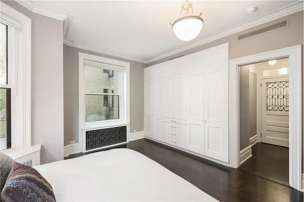 Sold by United Broking | media 5