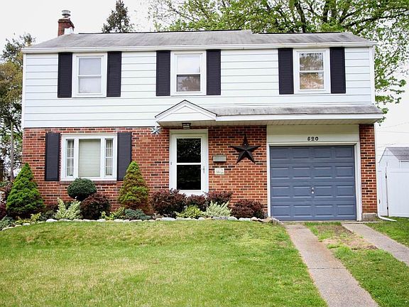 2 car drivewway with 1 car garage
