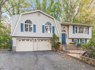 6 Oakland Ct, Denville, NJ 07834