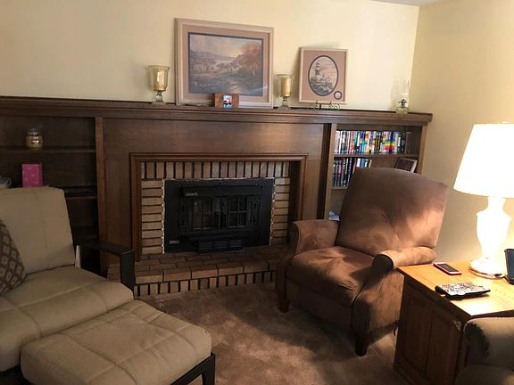 3rd image of 1355 Hillcrest Dr