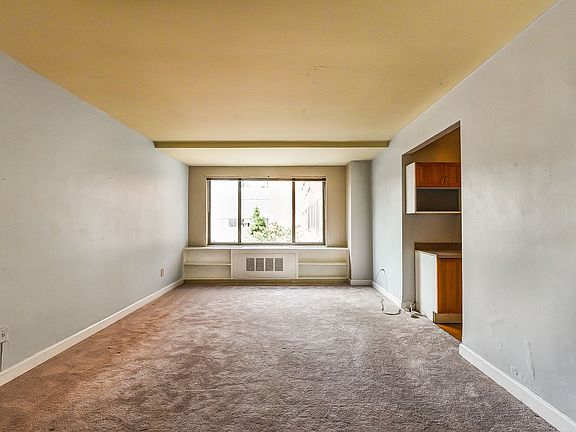 3rd image of 1121 Arlington Blvd APT 125