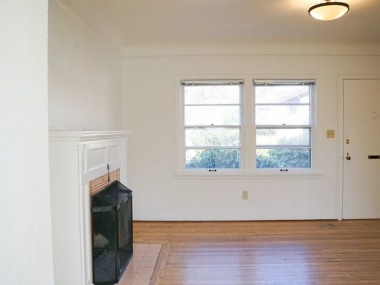 1632 NE Prescott St #4 — Photo 4