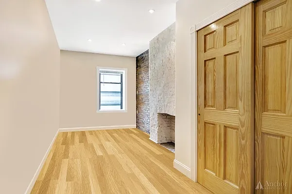 Rented by Anchor Associates | media 39