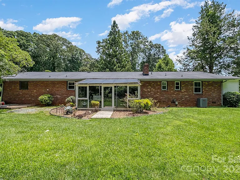 7307 Monaco Dr — Photo 6