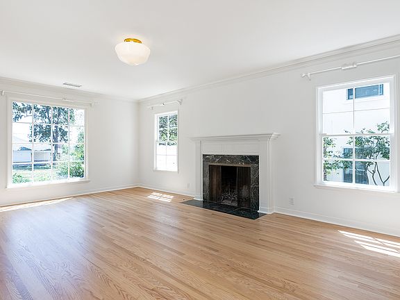 5th image of 2091 Roosevelt Ave