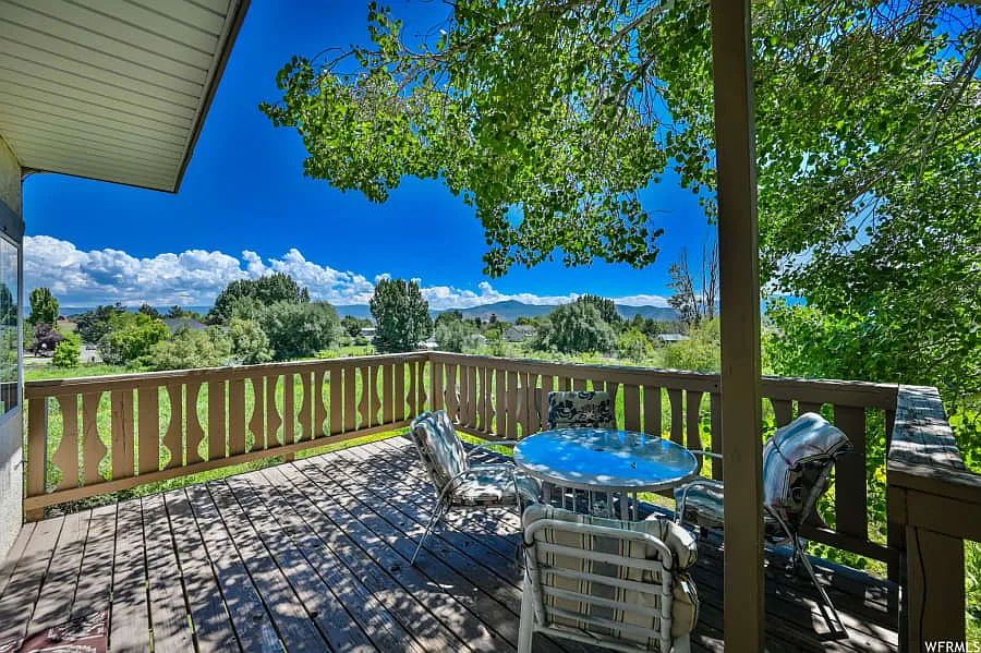 340 Rainbow Ln — Photo 3