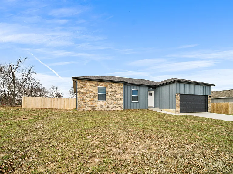655 E Forest St — Photo 32