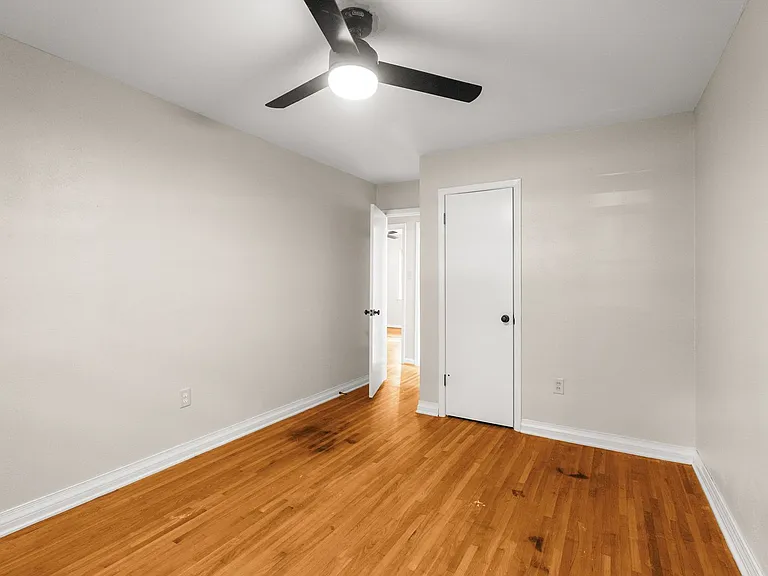 602 W Devon Ave — Photo 33