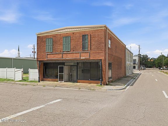 3rd image of 100 Elizabeth St