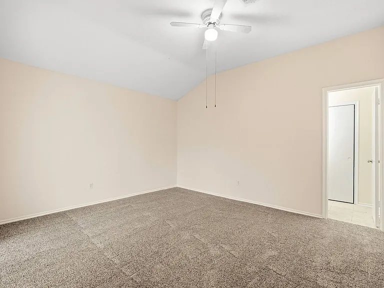 1431 Stevenage Ln — Photo 4