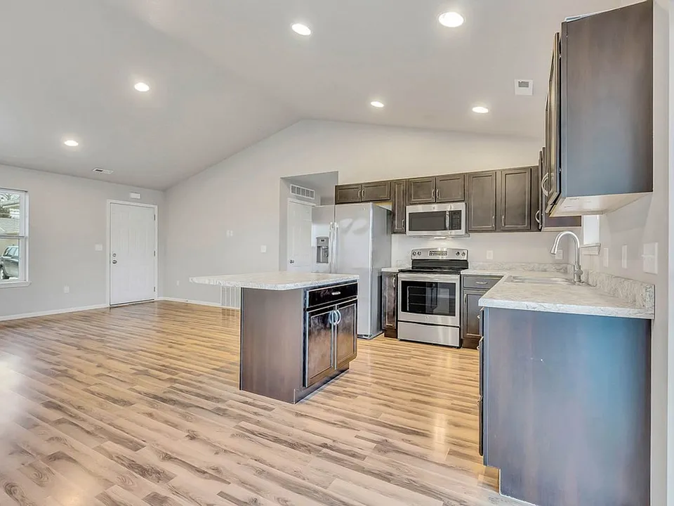 5483 Summerland Dr