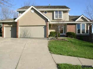 15909 Leavenworth Cir, Omaha, NE 68118