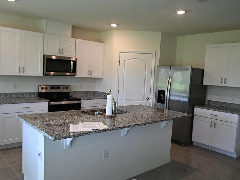 1341 Middle Lake Dr — Photo 6