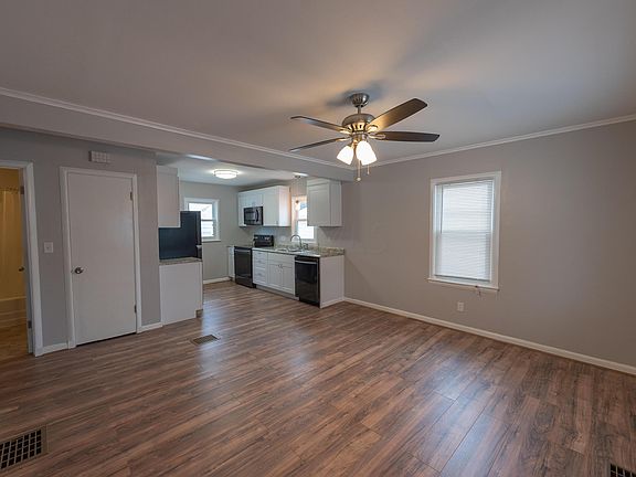 3rd image of 1696 Laurel Ave