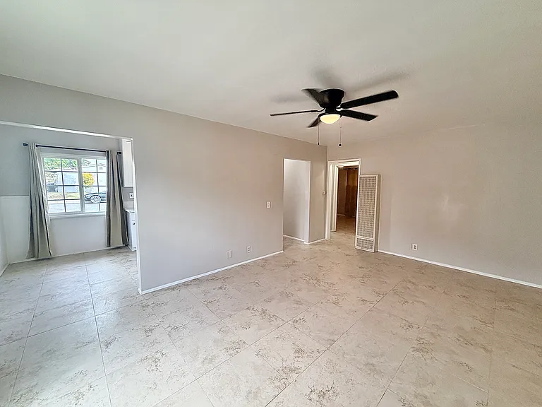 313 N Beverly Ct #313 — Photo 3
