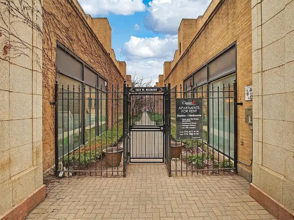 1623 W Belmont
