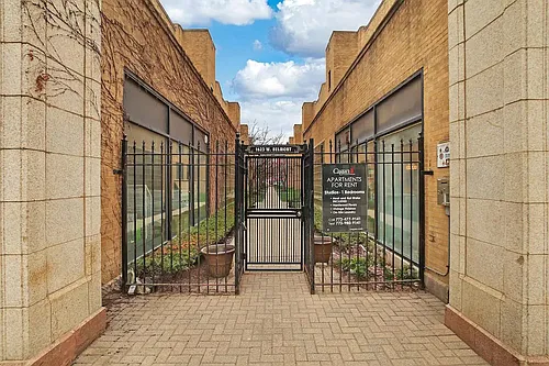 1623 W Belmont Photo 1