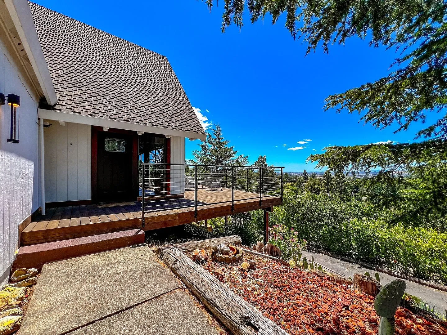 Stunning Alta Heights Hillside Home with Panoramic Views & Expansive Deck — Photo 4