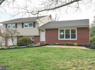 5 Williams Ln, Yardley, PA 19067