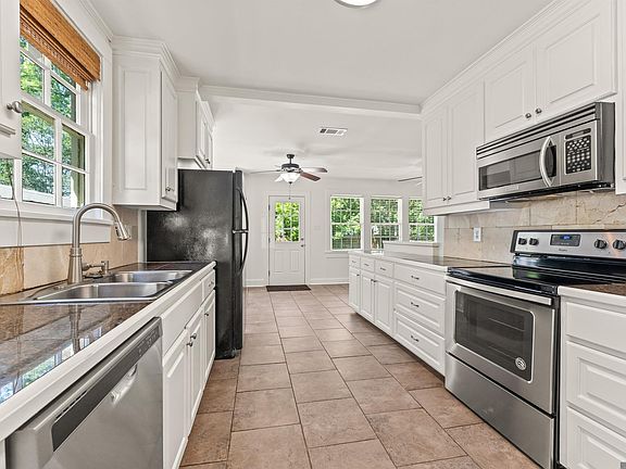 4th image of 4449 Orchid St