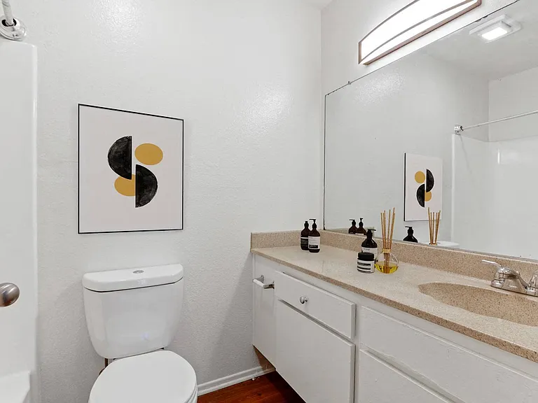 Parkwood Apartments — Photo 27
