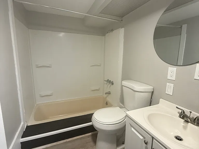 1079 Broad St #3N — Photo 8