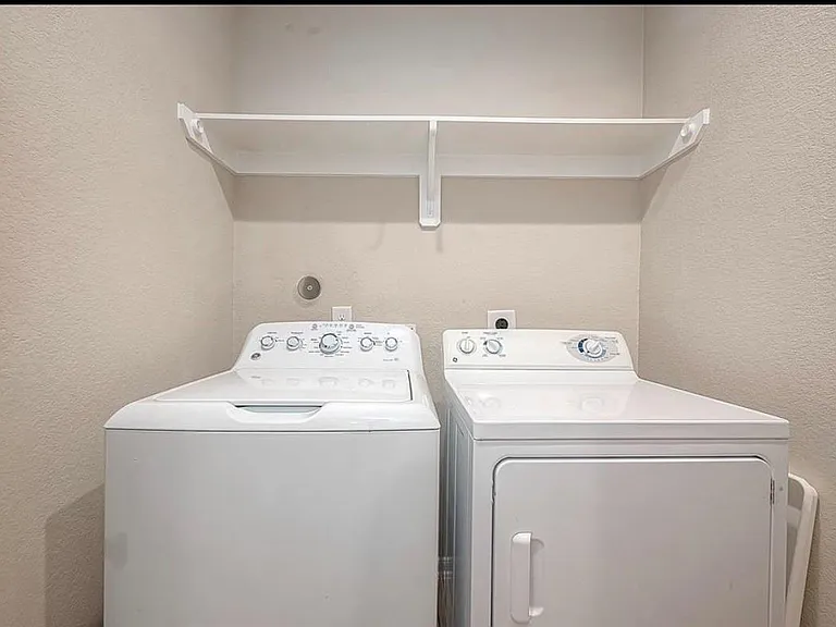 8700 Laurel Crest Dr — Photo 28