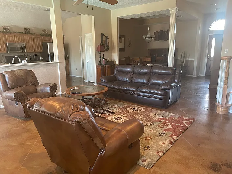 10717 Greenview Ct — Photo 4