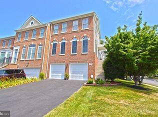 4083 Walnut Cove Cir, Fairfax, VA 22033