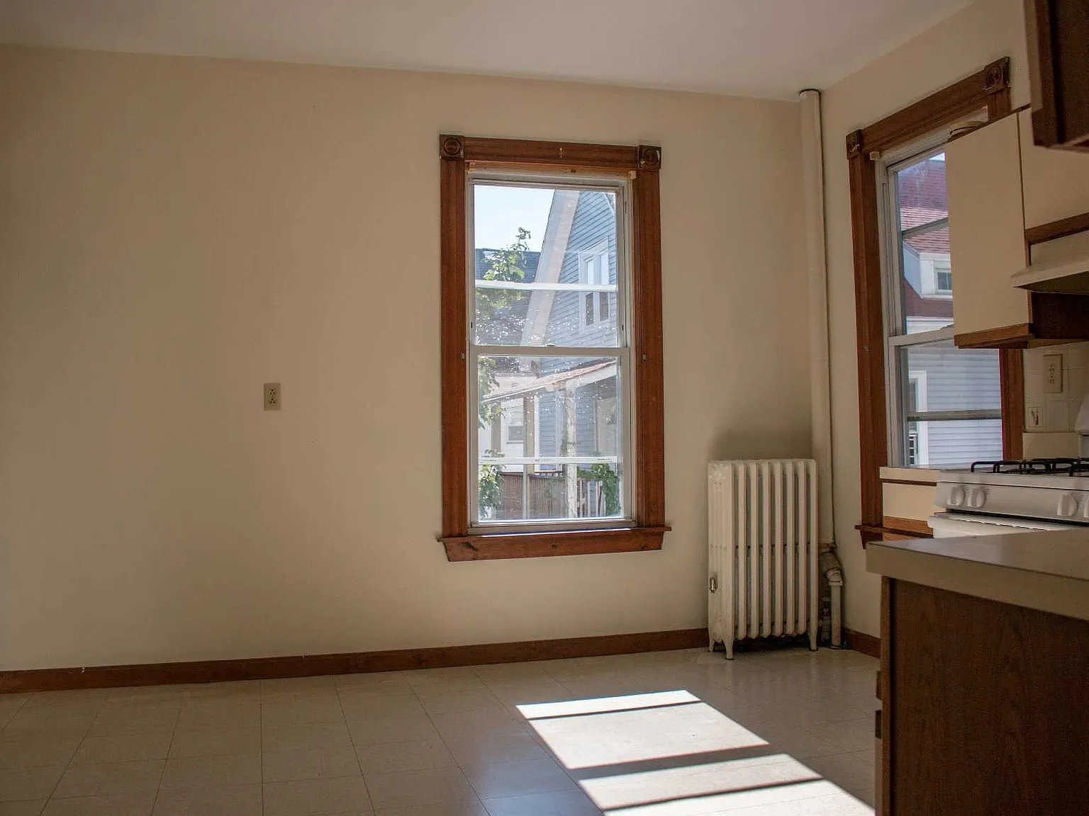 4 bed, $3,200 — Photo 2
