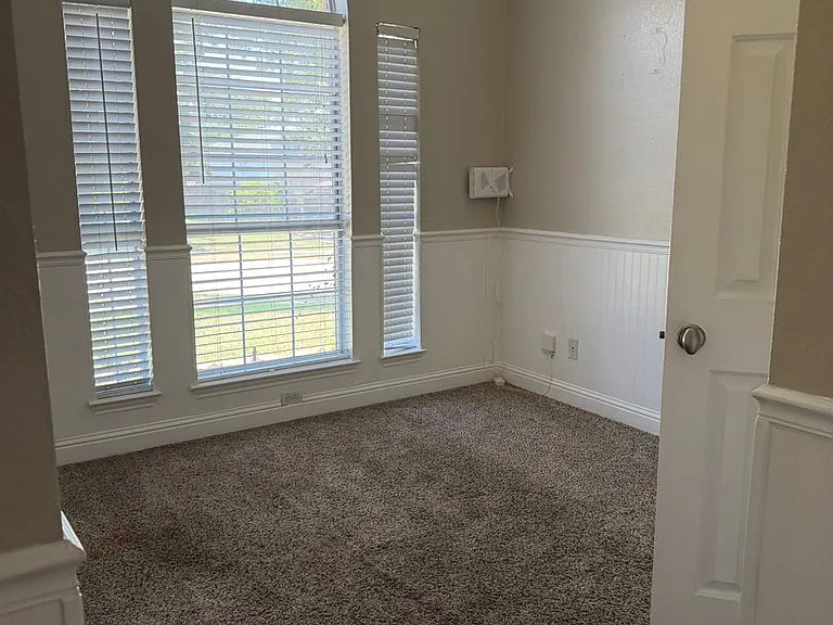 2203 Yellowstone Ln — Photo 12