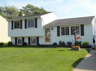 7053 Northview Dr, Lockport, NY 14094