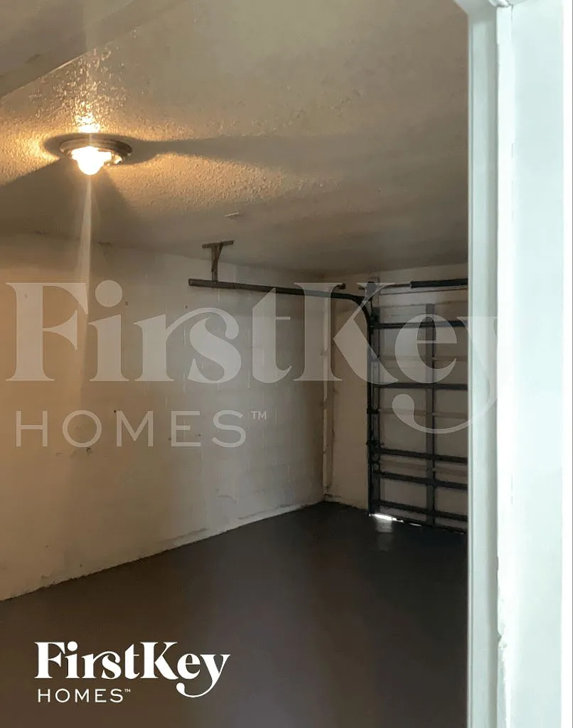 3 bed, 2.0 bath, 1300 sqft, $1,895 — Photo 4