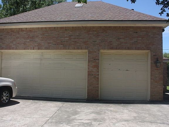 3-car garage