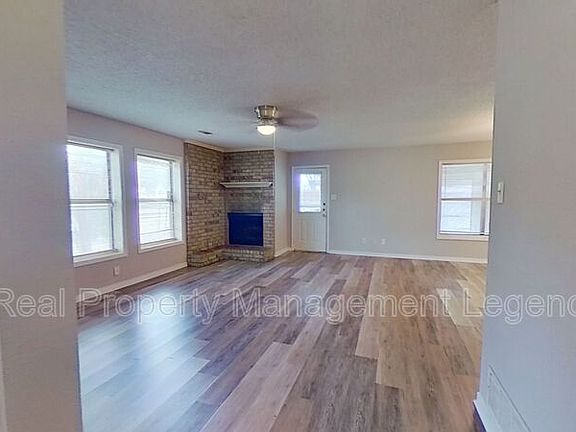 3rd image of 1158 Mountain View St
