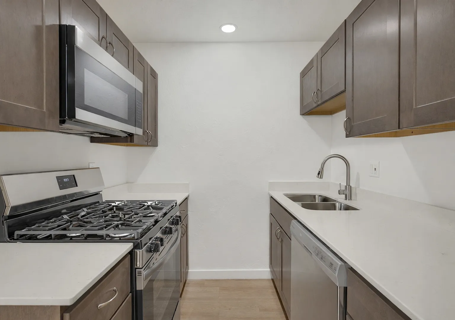 El Dorado Apartments — Photo 3